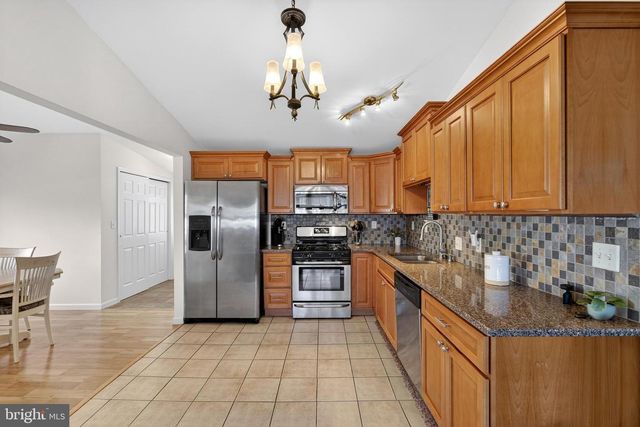 525 N COLES AVE, Maple Shade, NJ 08052