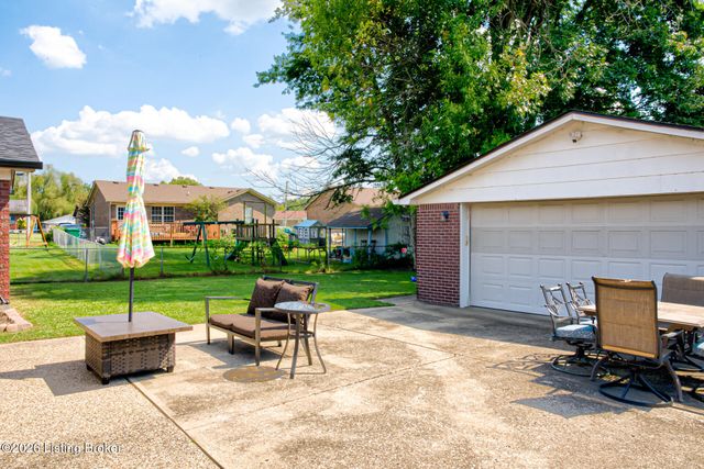 181 Bally Castle Ct, Louisville, KY 40229