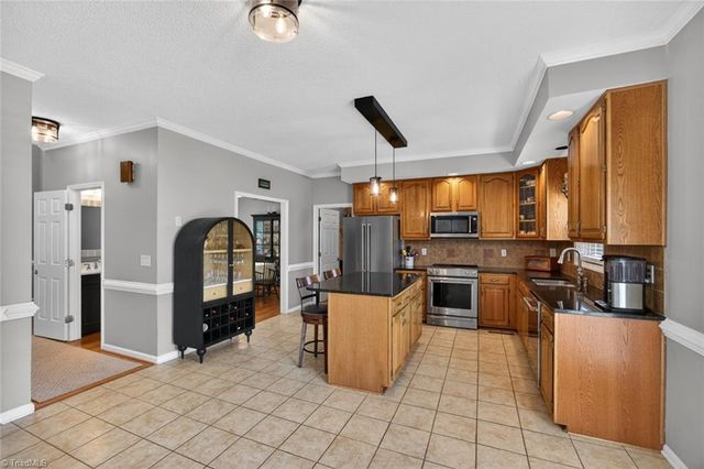 252 Country Circle, Advance, NC 27006