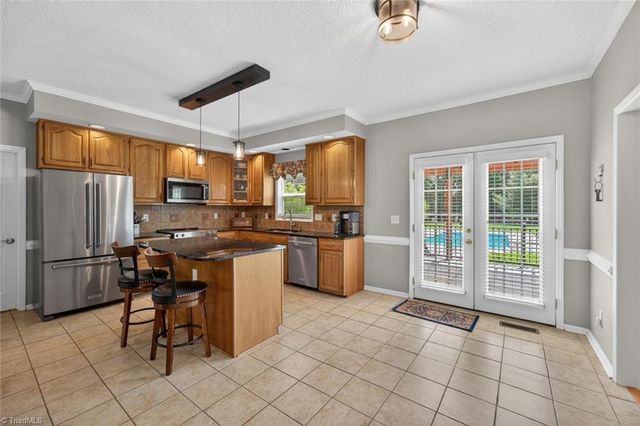 252 Country Circle, Advance, NC 27006