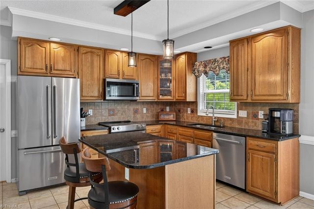 252 Country Circle, Advance, NC 27006