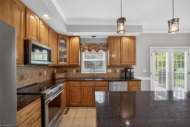 252 Country Circle, Advance, NC 27006