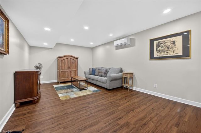 252 Country Circle, Advance, NC 27006