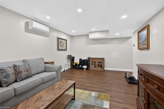 252 Country Circle, Advance, NC 27006