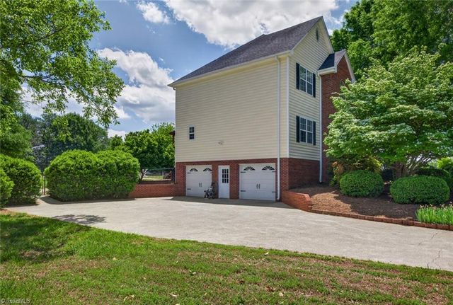 252 Country Circle, Advance, NC 27006