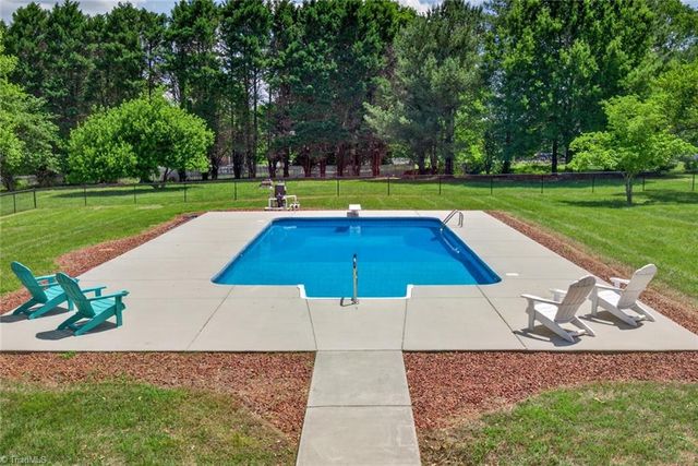 252 Country Circle, Advance, NC 27006