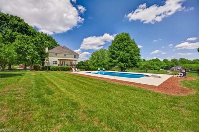 252 Country Circle, Advance, NC 27006