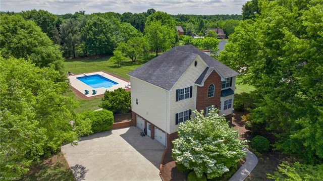 252 Country Circle, Advance, NC 27006