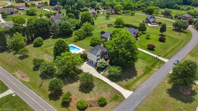 252 Country Circle, Advance, NC 27006