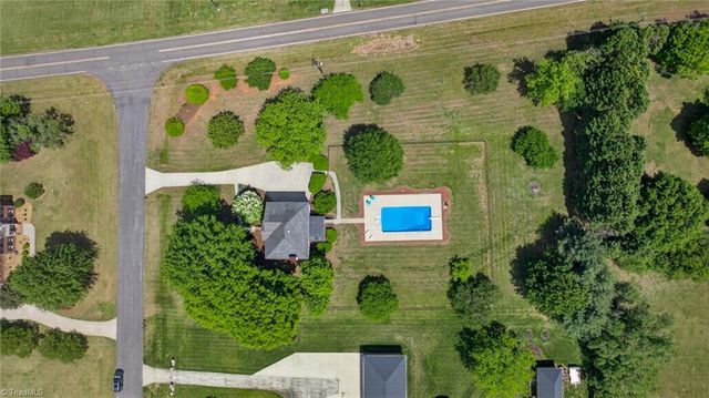 252 Country Circle, Advance, NC 27006