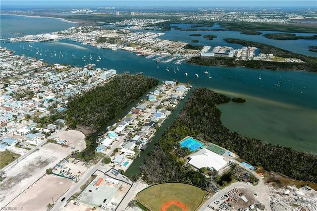 175 Tropical Shores WAY 177, Fort Myers Beach, FL 33931