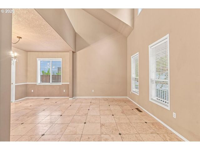 2619 Ne CHARLOIS Dr, Hillsboro, OR 97124