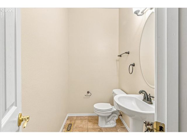 2619 Ne CHARLOIS Dr, Hillsboro, OR 97124