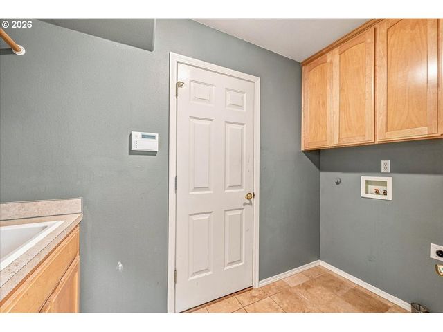 2619 Ne CHARLOIS Dr, Hillsboro, OR 97124