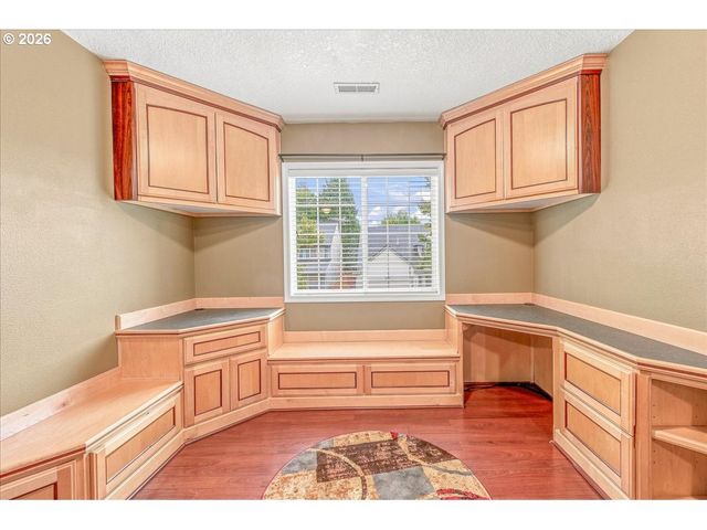 2619 Ne CHARLOIS Dr, Hillsboro, OR 97124