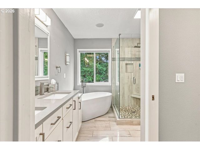2619 Ne CHARLOIS Dr, Hillsboro, OR 97124