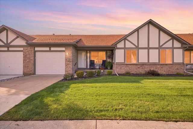15880 N Magnolia Drive, Clinton Township, MI 48038