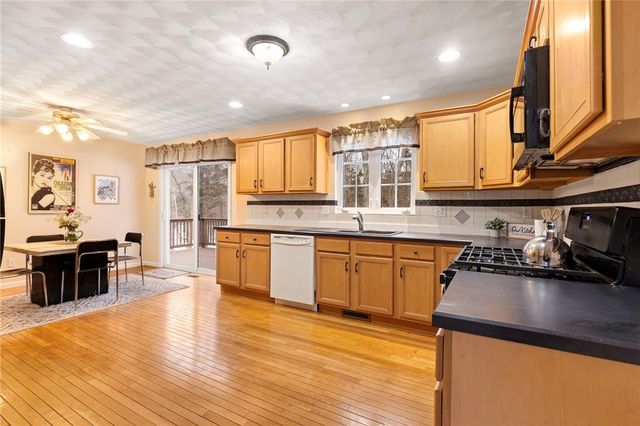 15 Gilcrest Drive, West Warwick, RI 02893