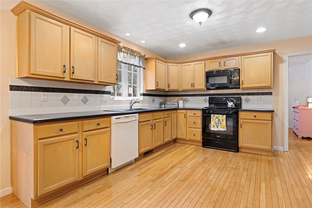 15 Gilcrest Drive, West Warwick, RI 02893