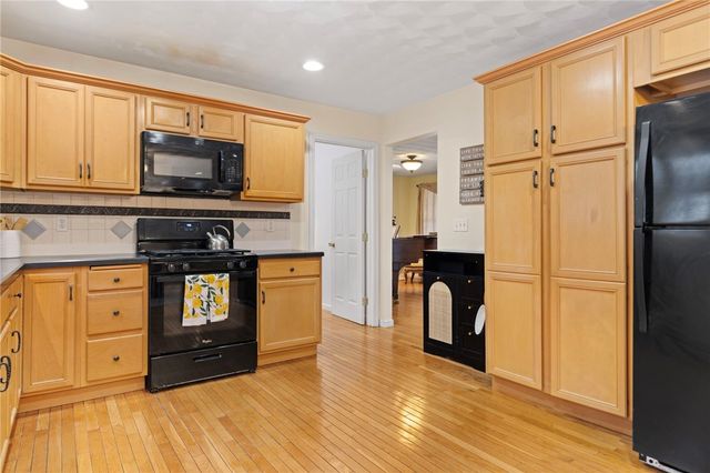 15 Gilcrest Drive, West Warwick, RI 02893