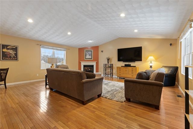 15 Gilcrest Drive, West Warwick, RI 02893