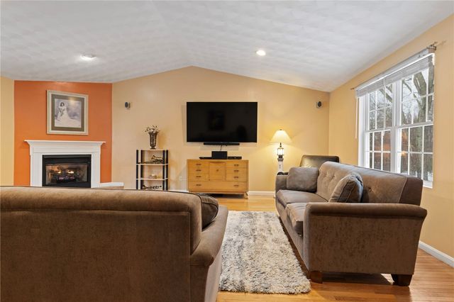 15 Gilcrest Drive, West Warwick, RI 02893