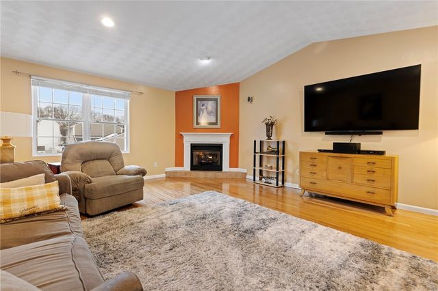 15 Gilcrest Drive, West Warwick, RI 02893