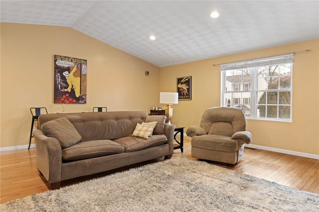 15 Gilcrest Drive, West Warwick, RI 02893