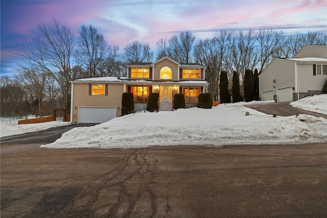 15 Gilcrest Drive, West Warwick, RI 02893