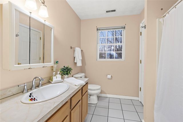 15 Gilcrest Drive, West Warwick, RI 02893