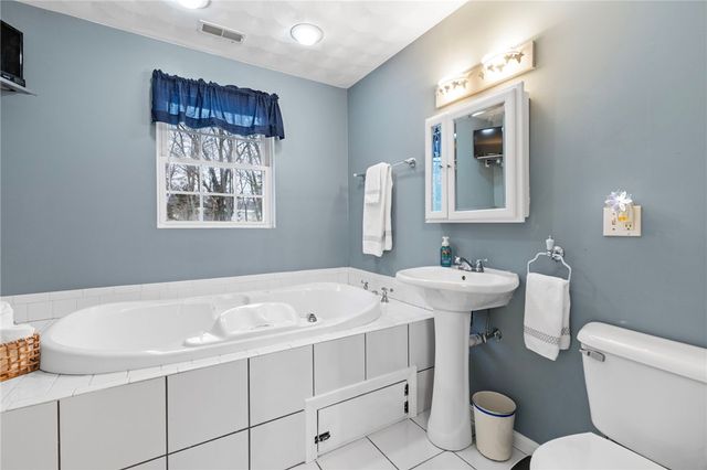 15 Gilcrest Drive, West Warwick, RI 02893