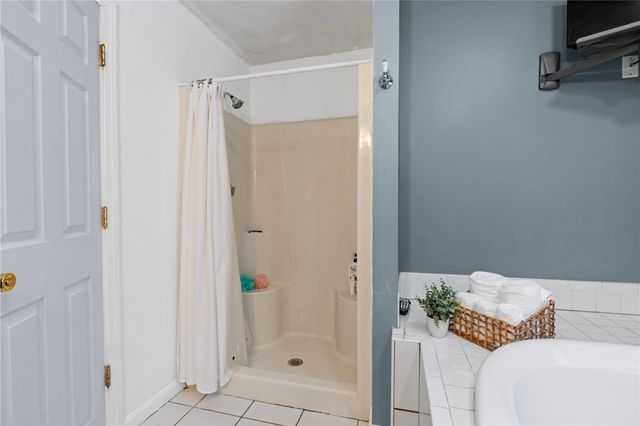 15 Gilcrest Drive, West Warwick, RI 02893