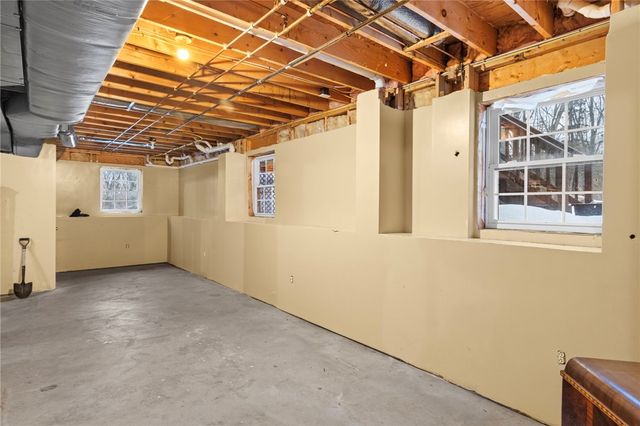 15 Gilcrest Drive, West Warwick, RI 02893