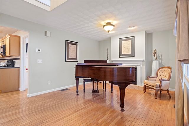 15 Gilcrest Drive, West Warwick, RI 02893