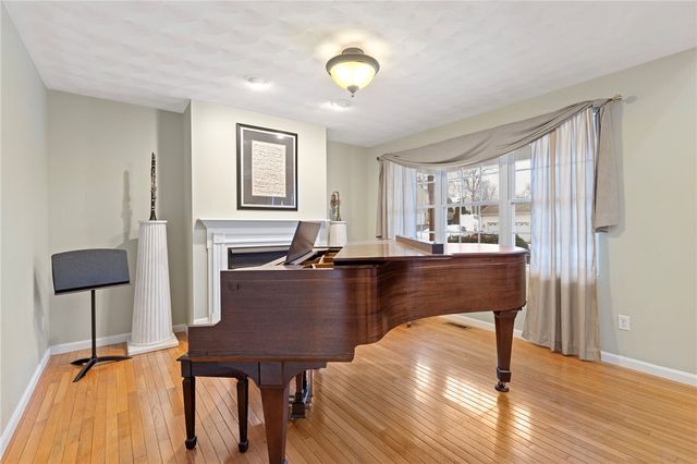 15 Gilcrest Drive, West Warwick, RI 02893