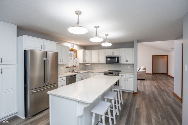 6475 Fieldstream Drive, Avon, IN 46123