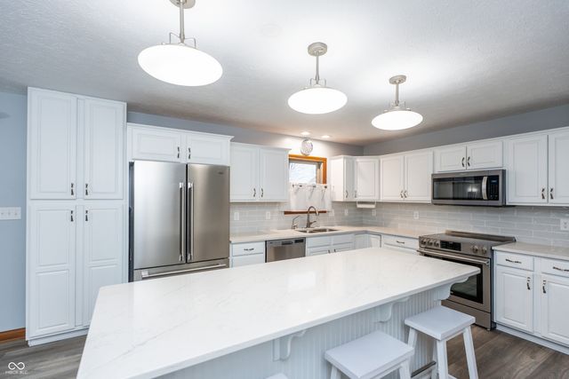 6475 Fieldstream Drive, Avon, IN 46123