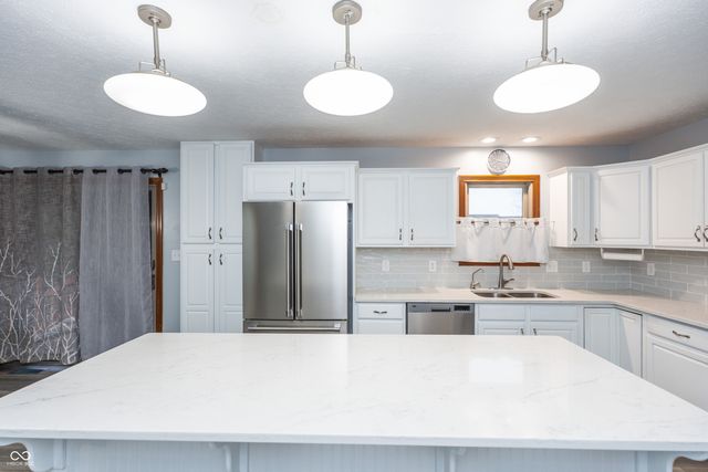 6475 Fieldstream Drive, Avon, IN 46123