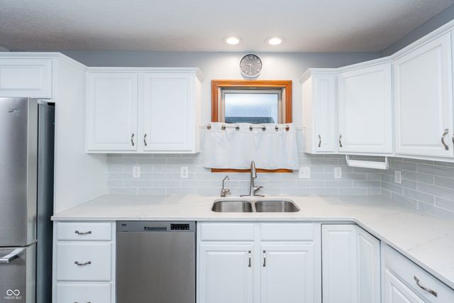 6475 Fieldstream Drive, Avon, IN 46123