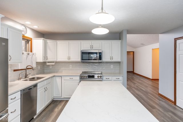 6475 Fieldstream Drive, Avon, IN 46123