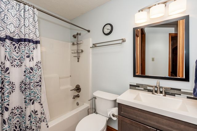 6475 Fieldstream Drive, Avon, IN 46123