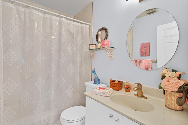 1828 Aynsley Way 6, Vero Beach, FL 32966