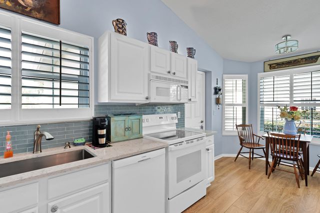 1828 Aynsley Way 6, Vero Beach, FL 32966