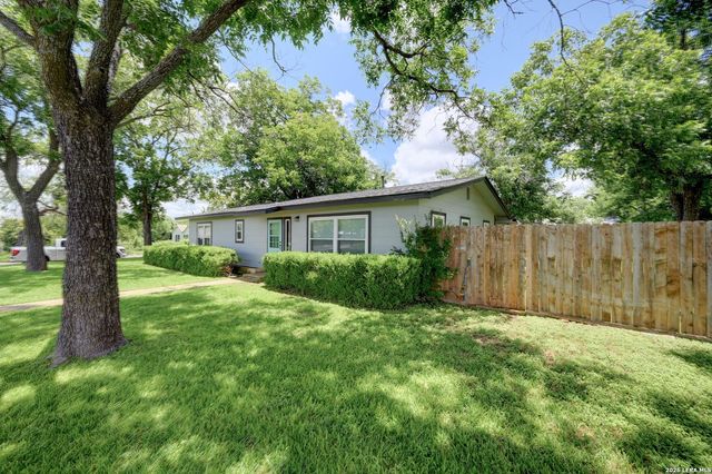 599 E HIGHWAY ST, Fredericksburg, TX 78624