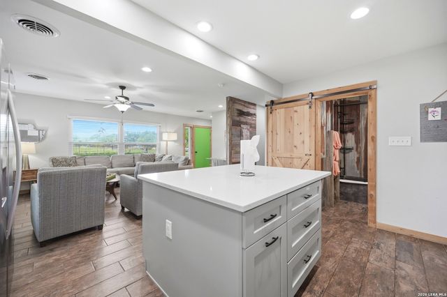 599 E HIGHWAY ST, Fredericksburg, TX 78624