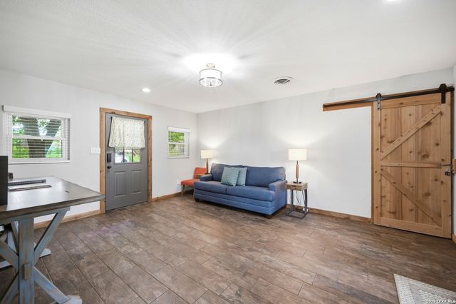 599 E HIGHWAY ST, Fredericksburg, TX 78624