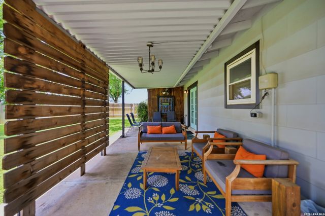 599 E HIGHWAY ST, Fredericksburg, TX 78624