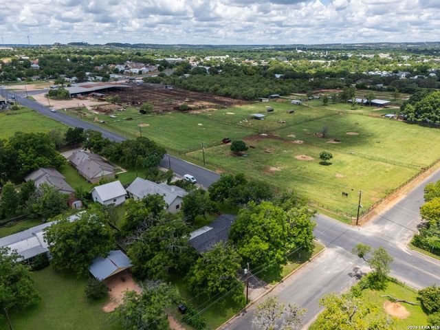 599 E HIGHWAY ST, Fredericksburg, TX 78624