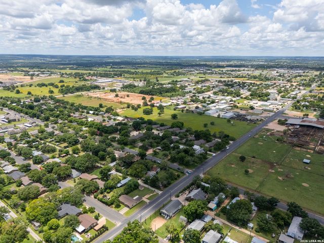 599 E HIGHWAY ST, Fredericksburg, TX 78624