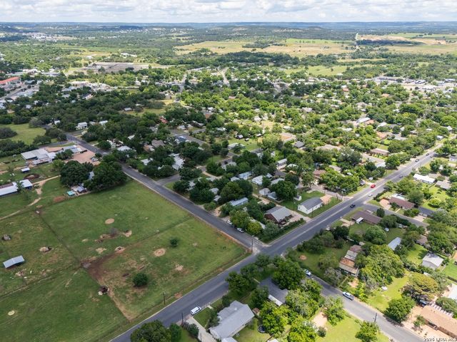 599 E HIGHWAY ST, Fredericksburg, TX 78624